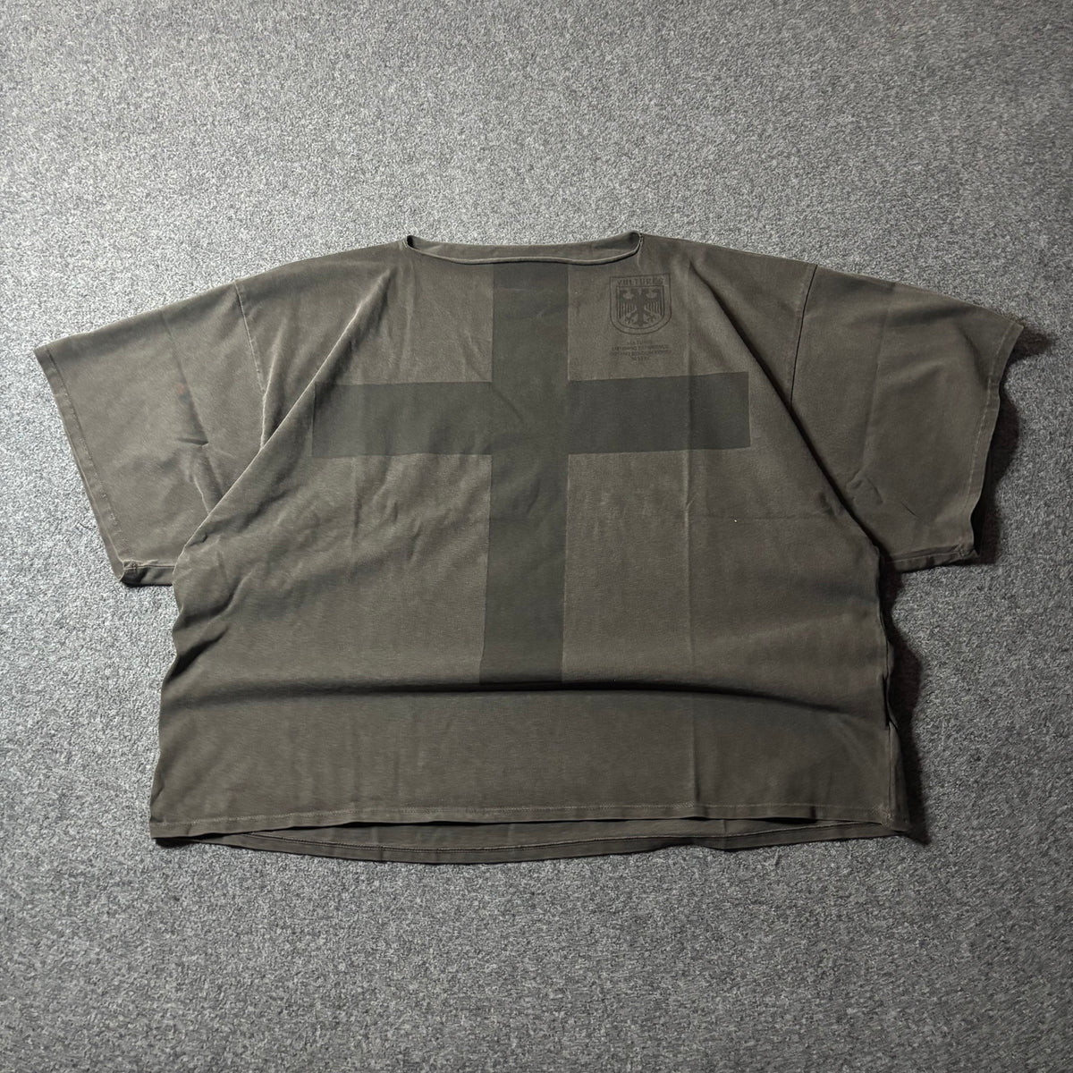Yeezy vultures grey cross tee