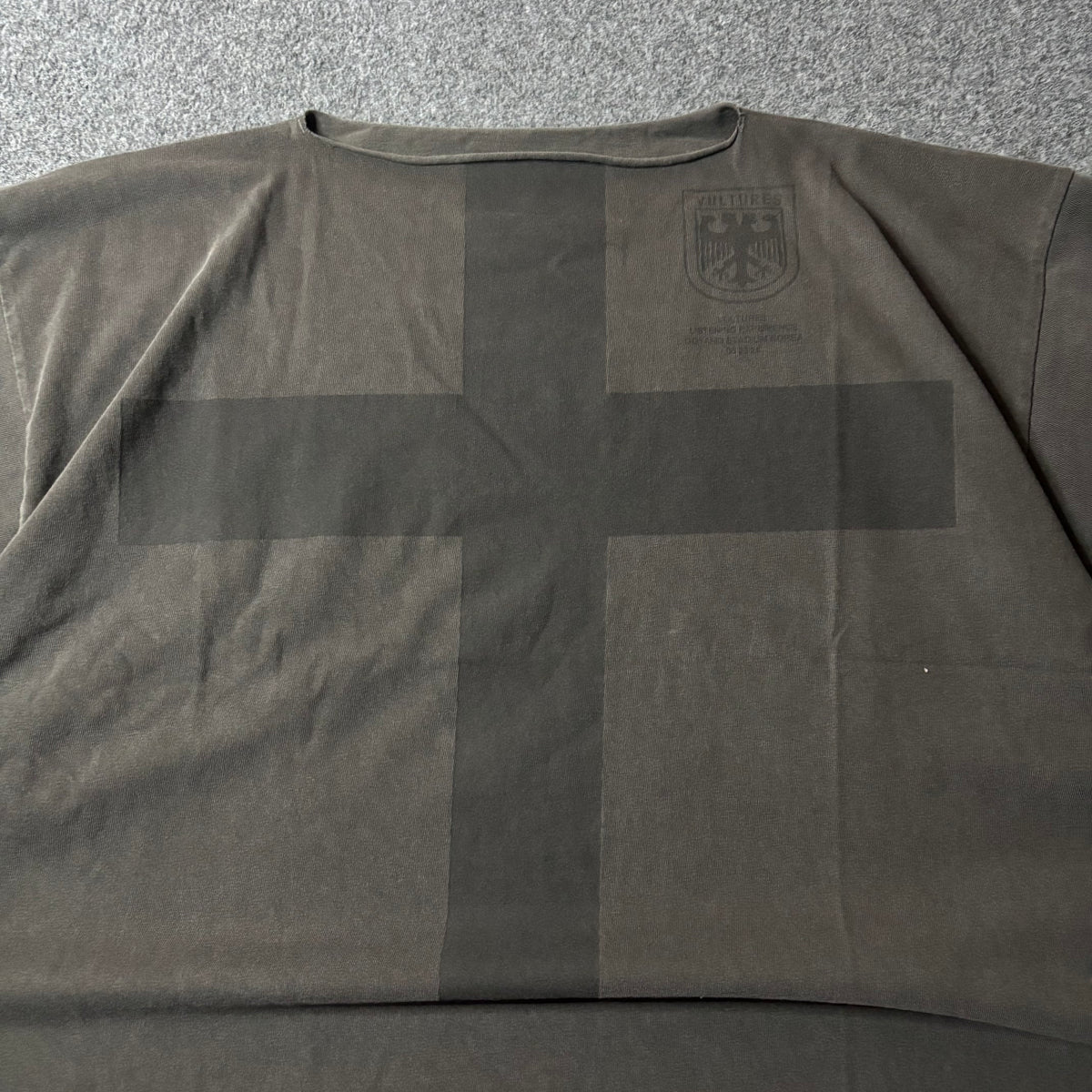 Yeezy vultures grey cross tee