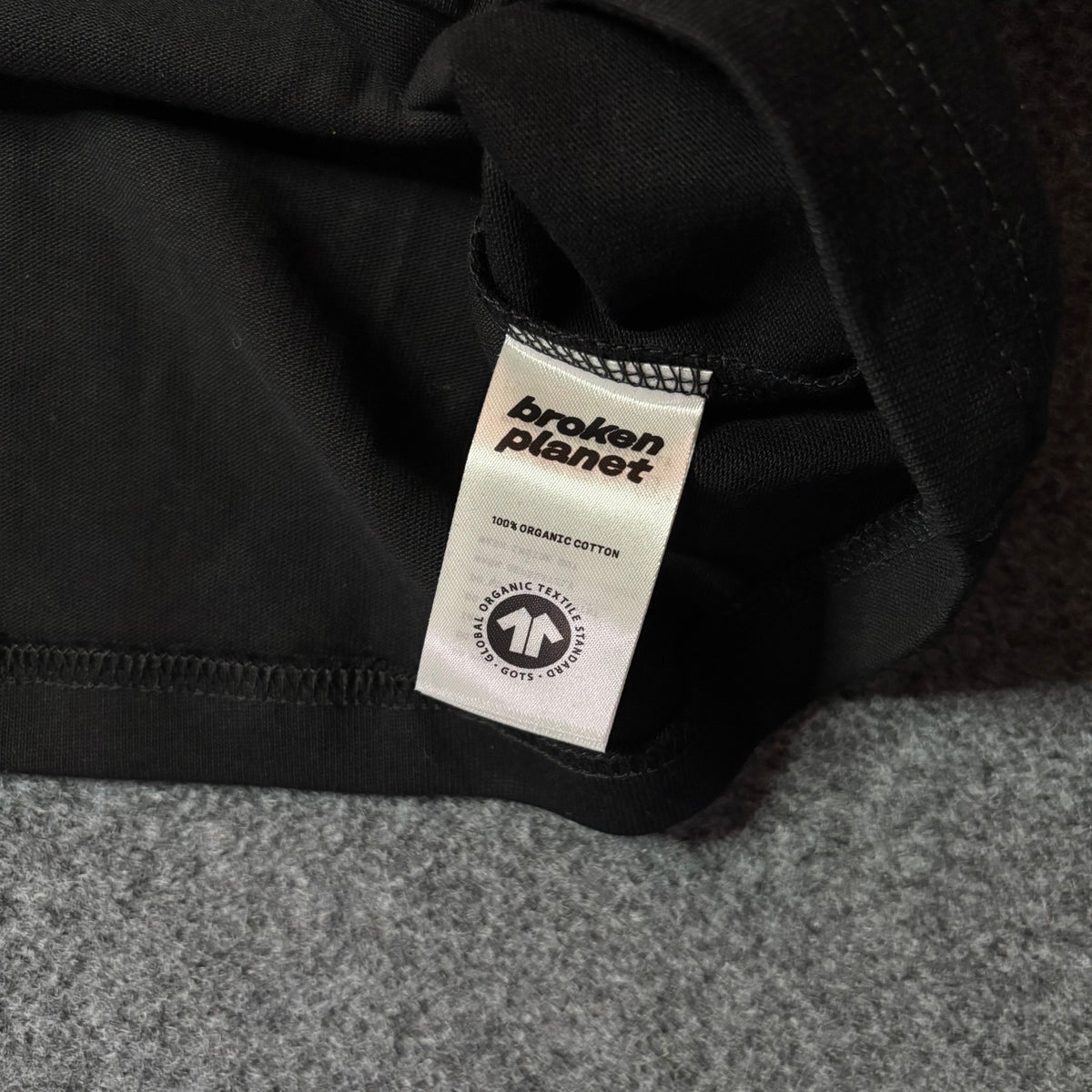 Broken Planet rents due black tee