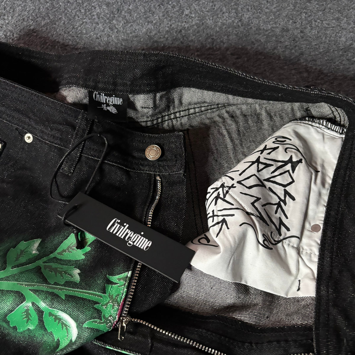 Civil Regime flower double knee black jorts