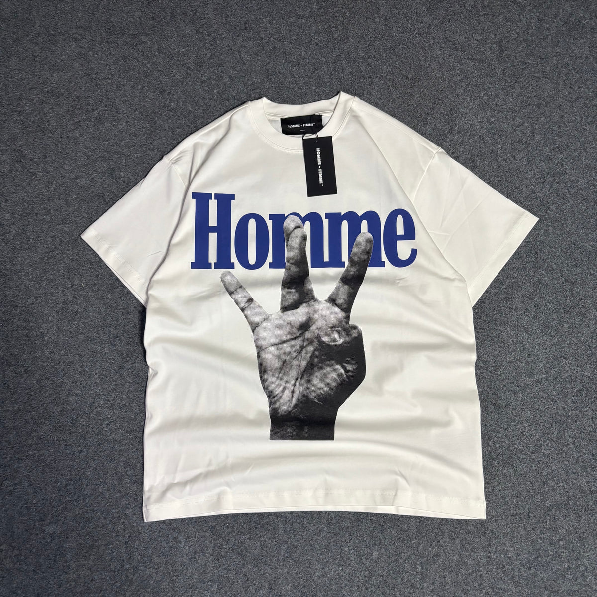 Homme Femme twisted fingers white blue tee
