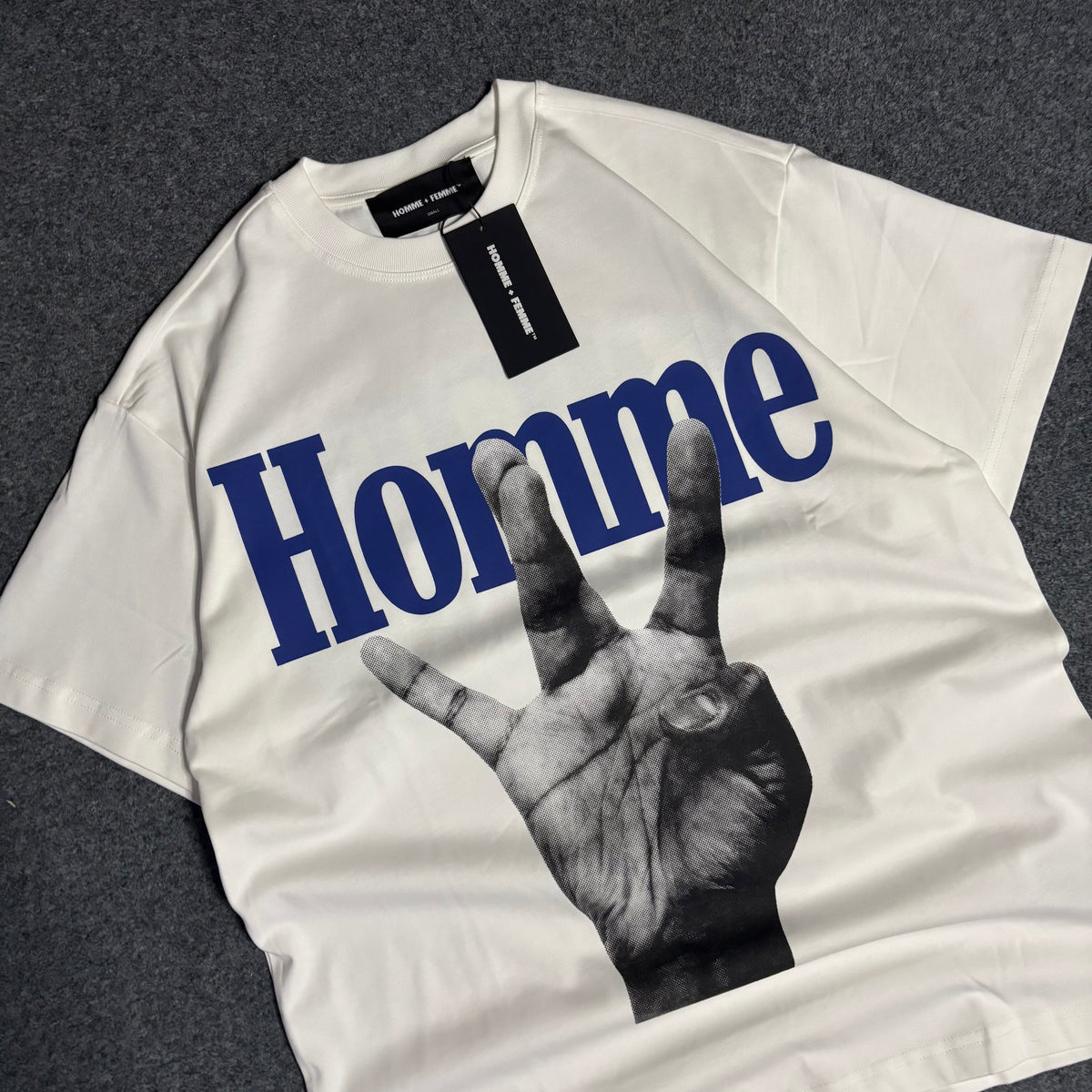 Homme Femme twisted fingers white blue tee