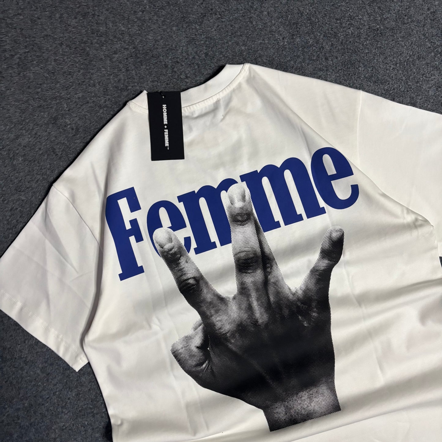 Homme Femme twisted fingers white blue tee