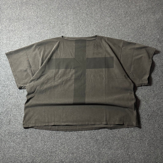 Yeezy vultures grey cross tee