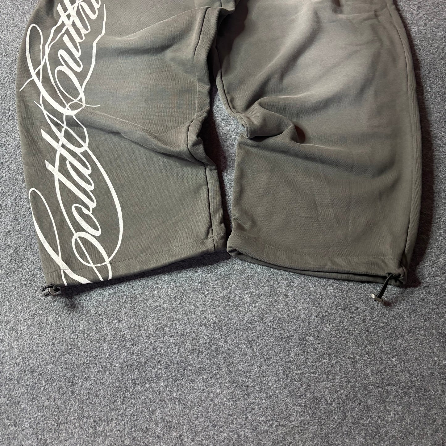 Cold Culture Script sweatpants antracite grey baggy