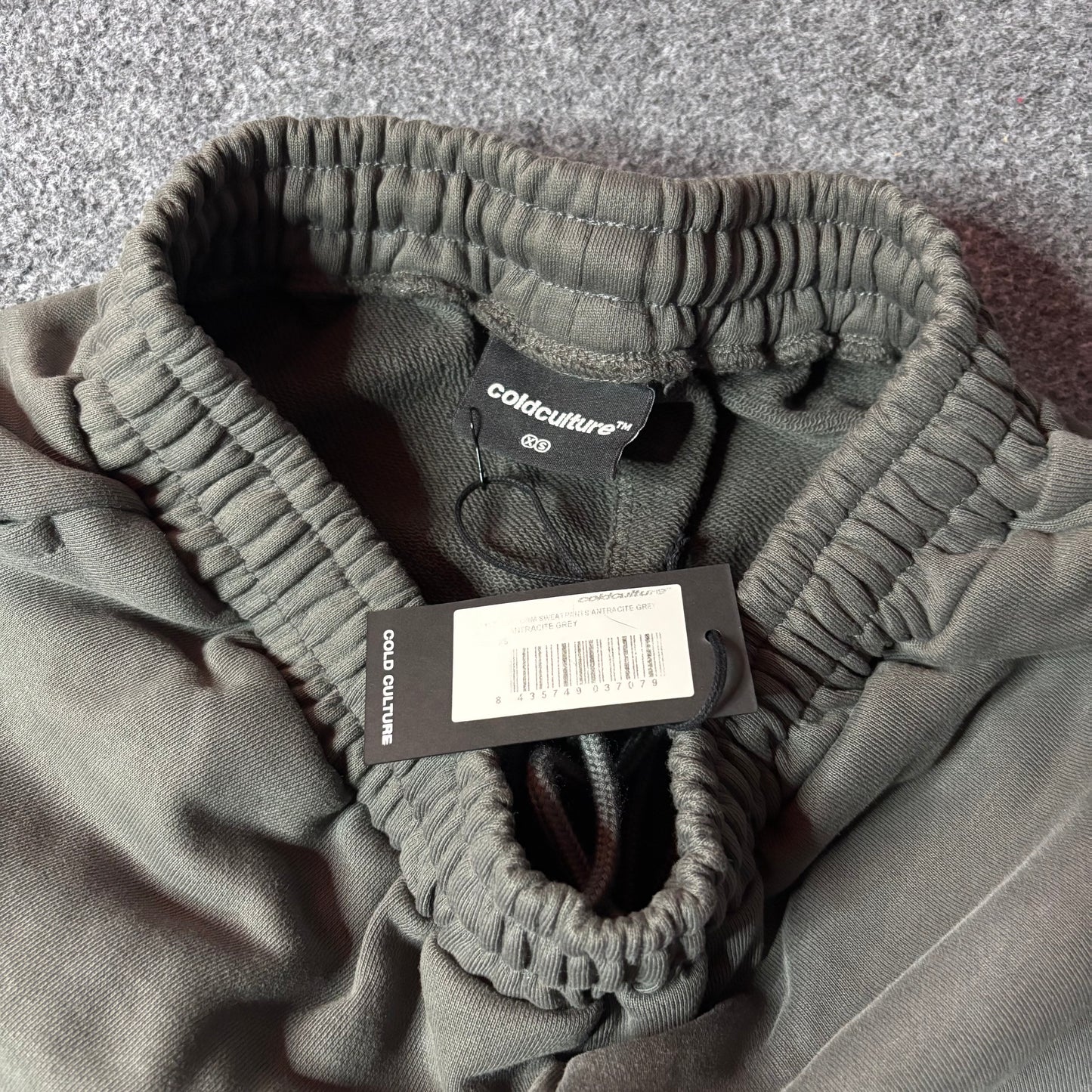 Cold Culture Script sweatpants antracite grey baggy