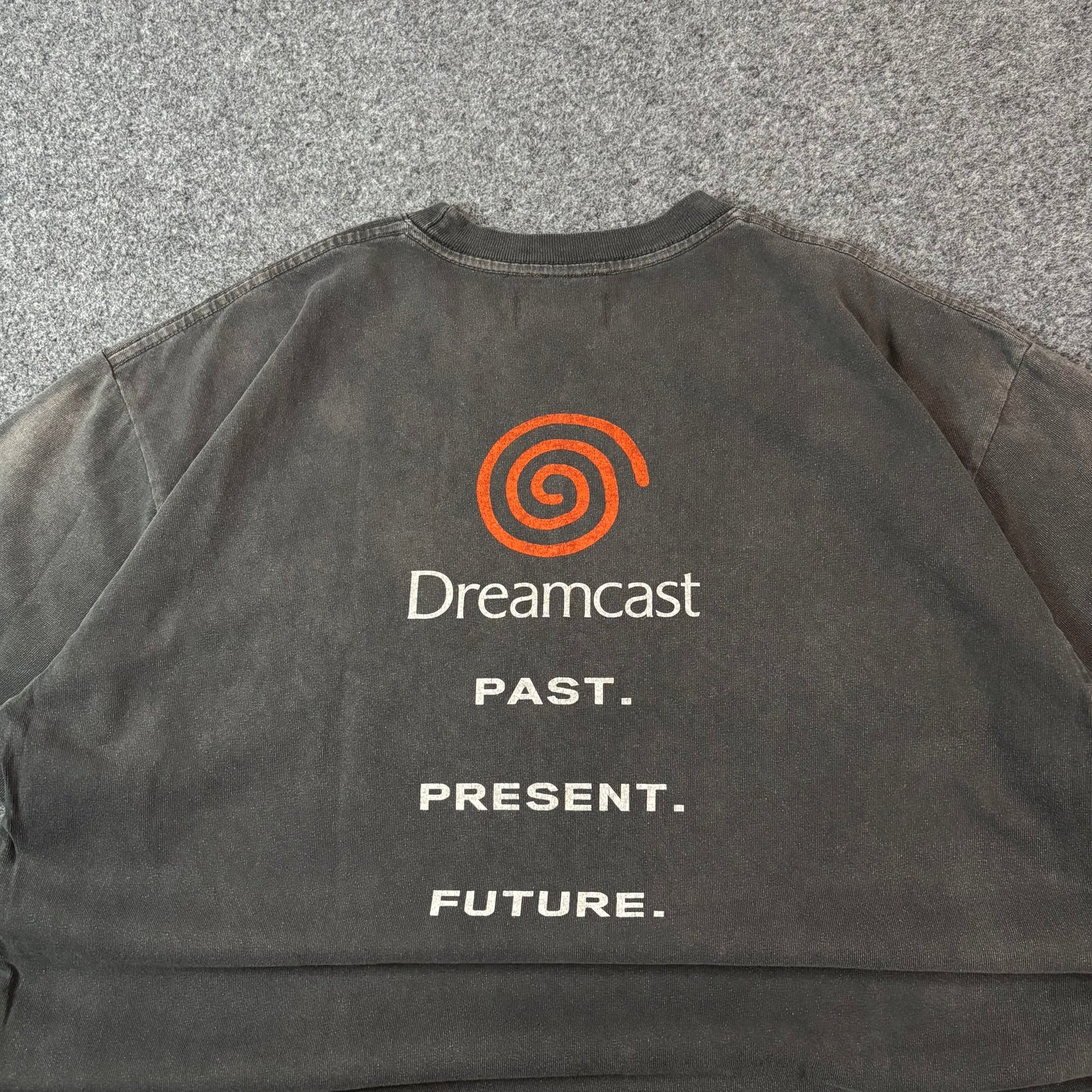 Hidden x Sega Dreamcast tee washed black
