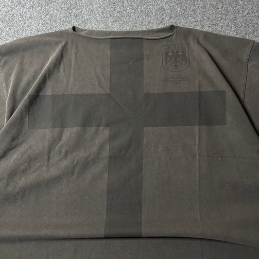 Yeezy vultures grey cross tee