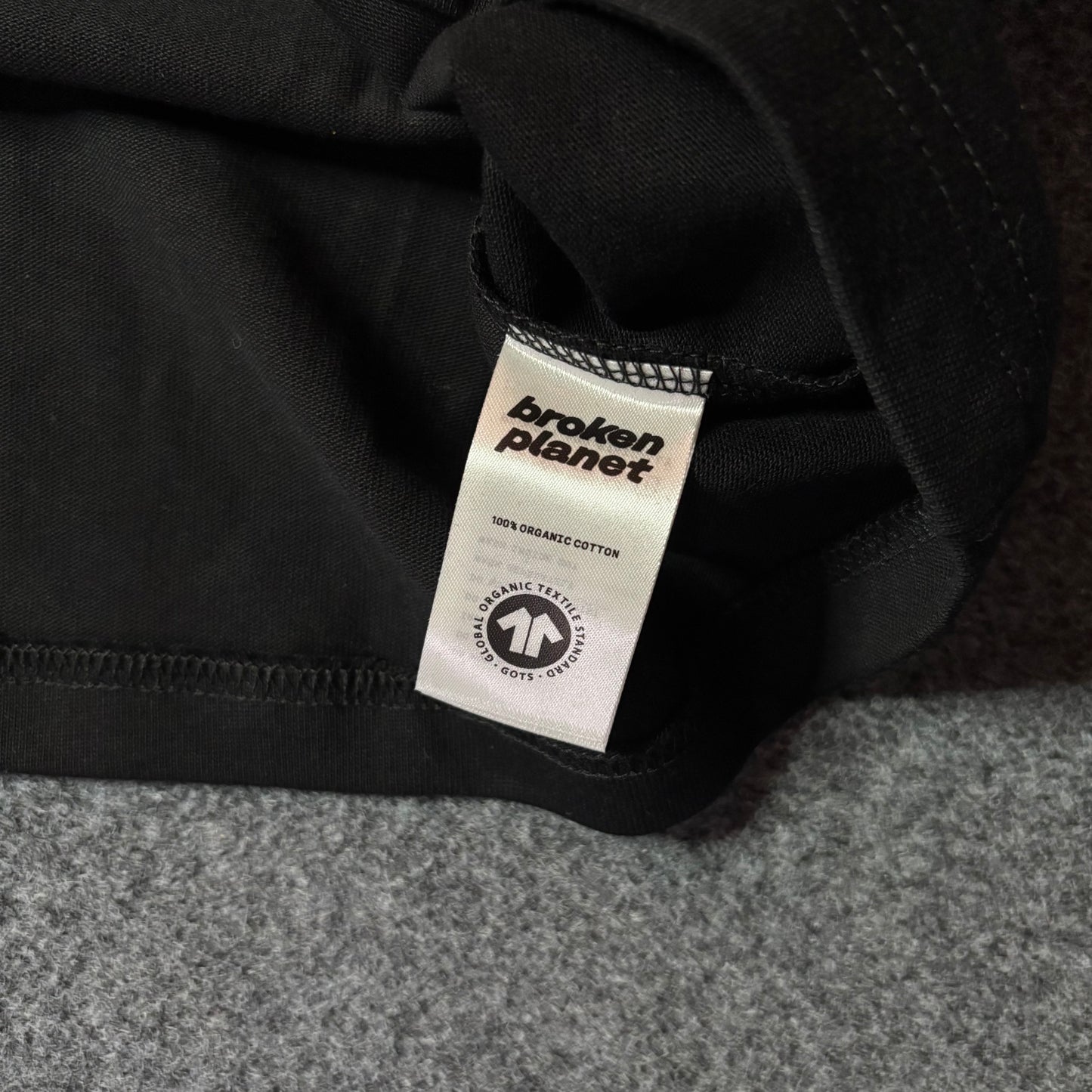 Broken Planet rents due black tee