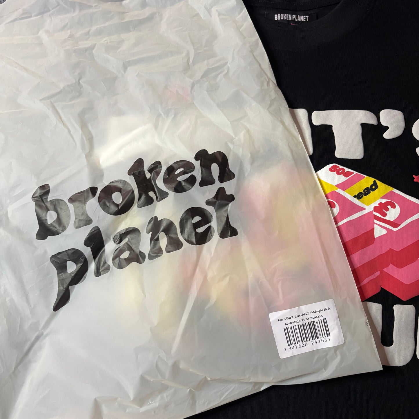 Broken Planet rents due black tee