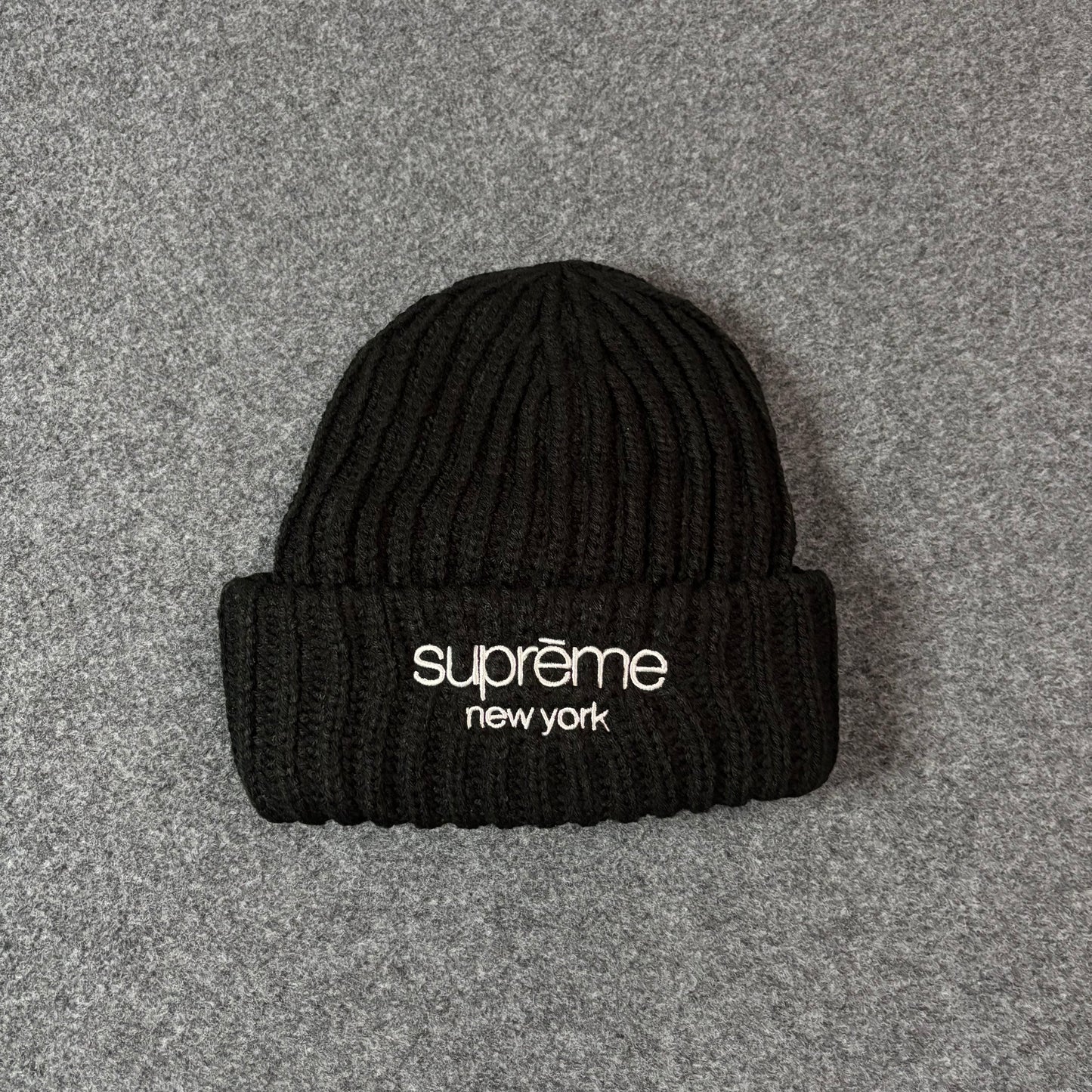 Supreme ribbed classic logo beanie black