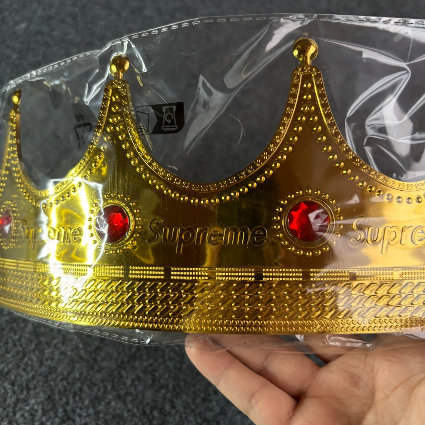 Supreme SS26 crown