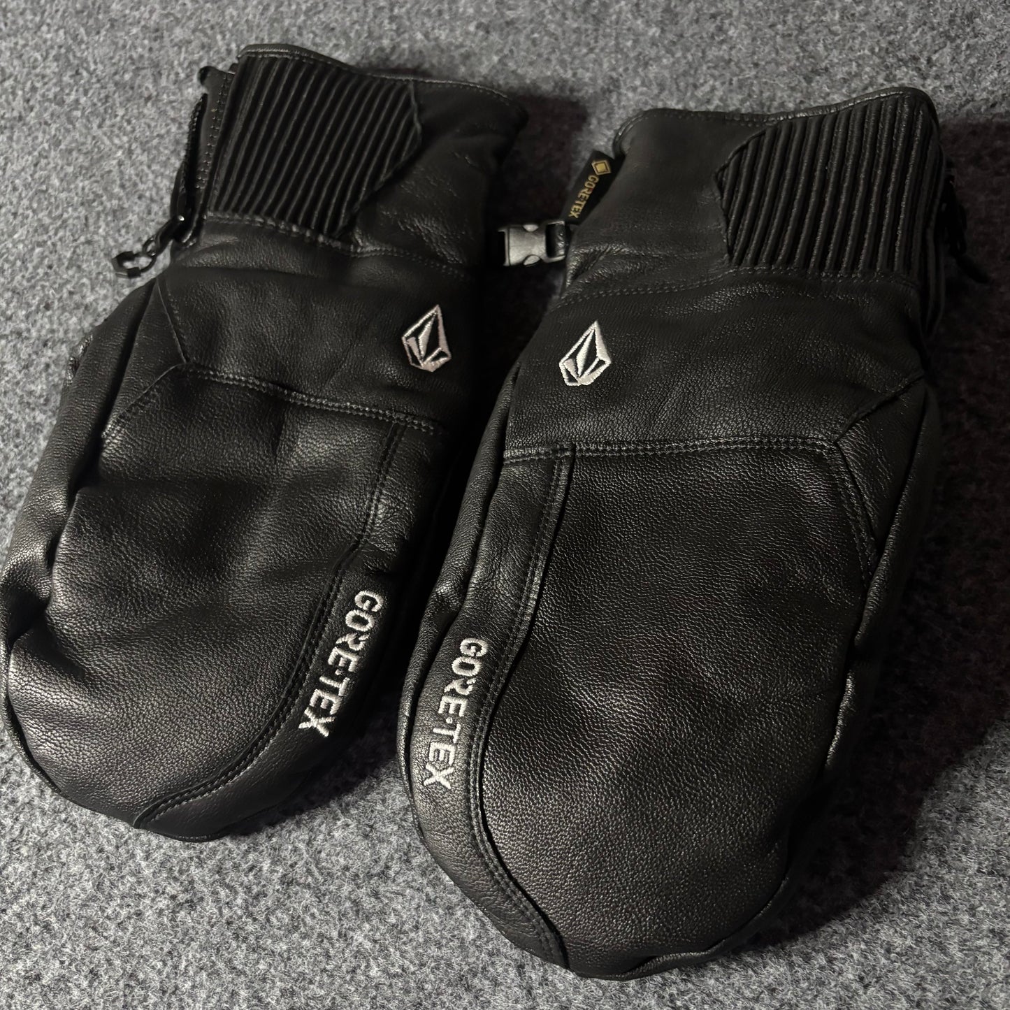 Volcom x Goretex leather gloves