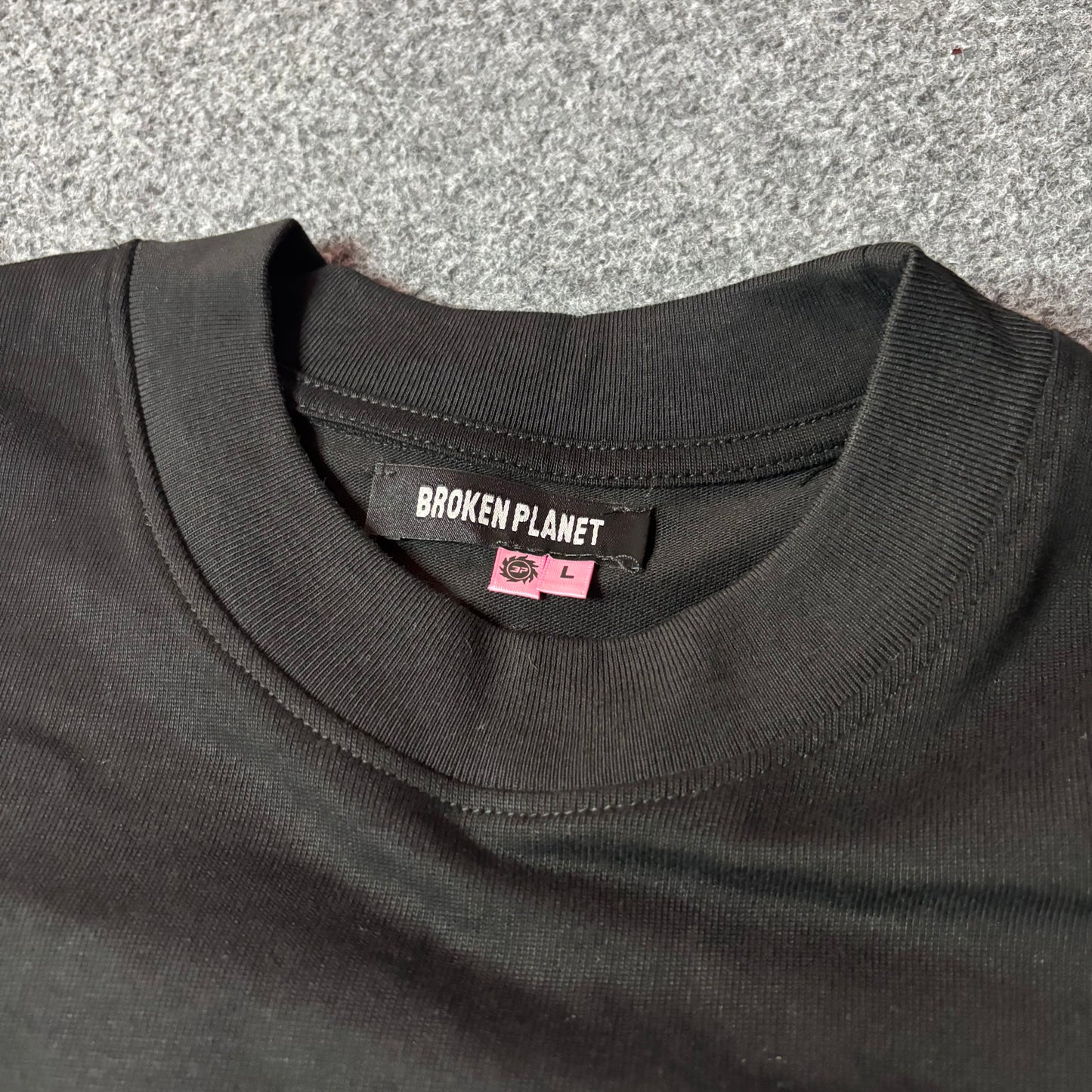 Broken Planet rents due black tee
