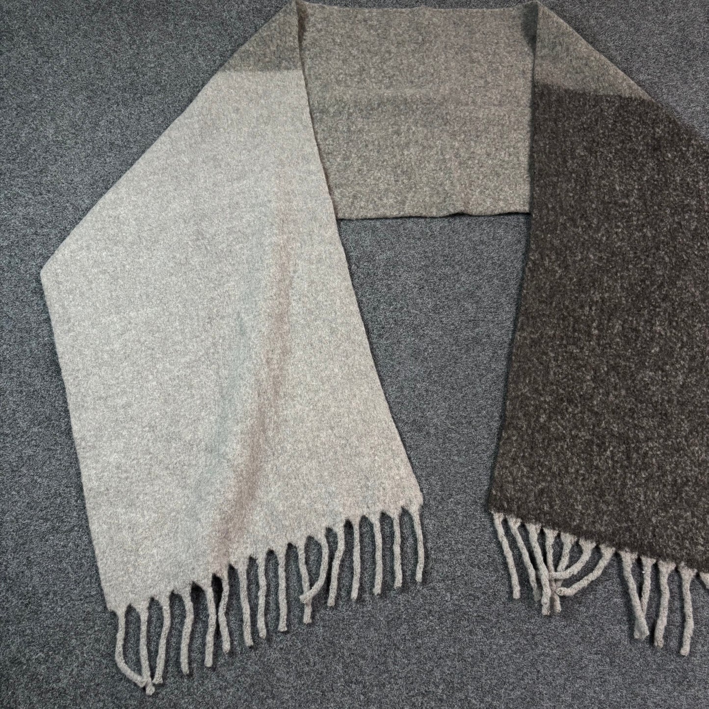 Uniqlo :C scuffle yarn chunky stole