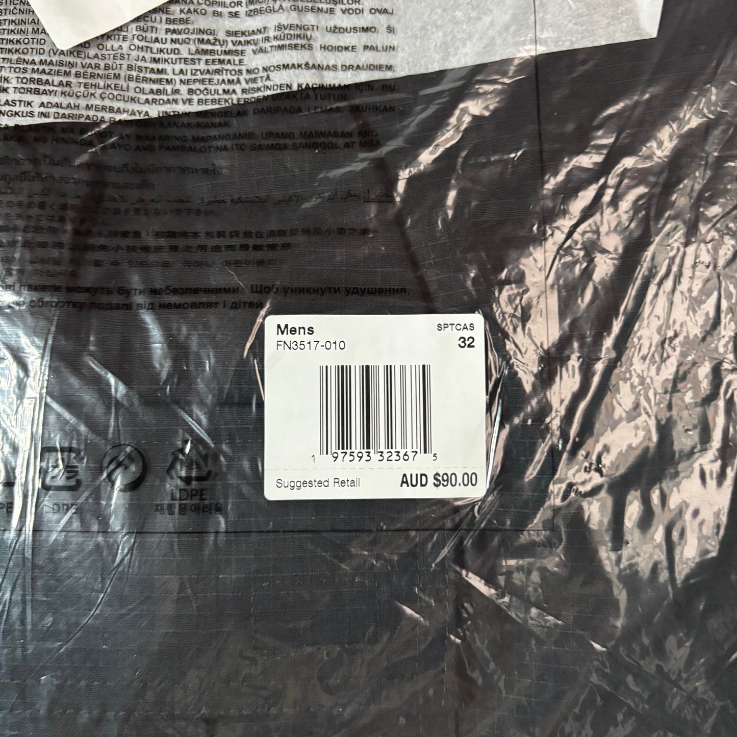 Nike cargo shorts black