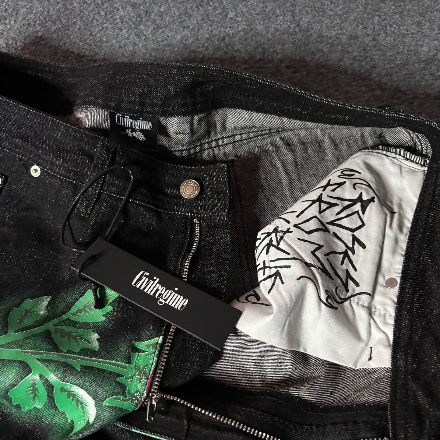 Civil Regime flower double knee black jorts