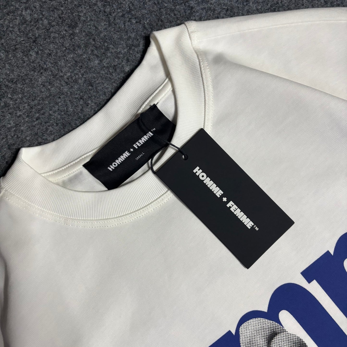 Homme Femme twisted fingers white blue tee
