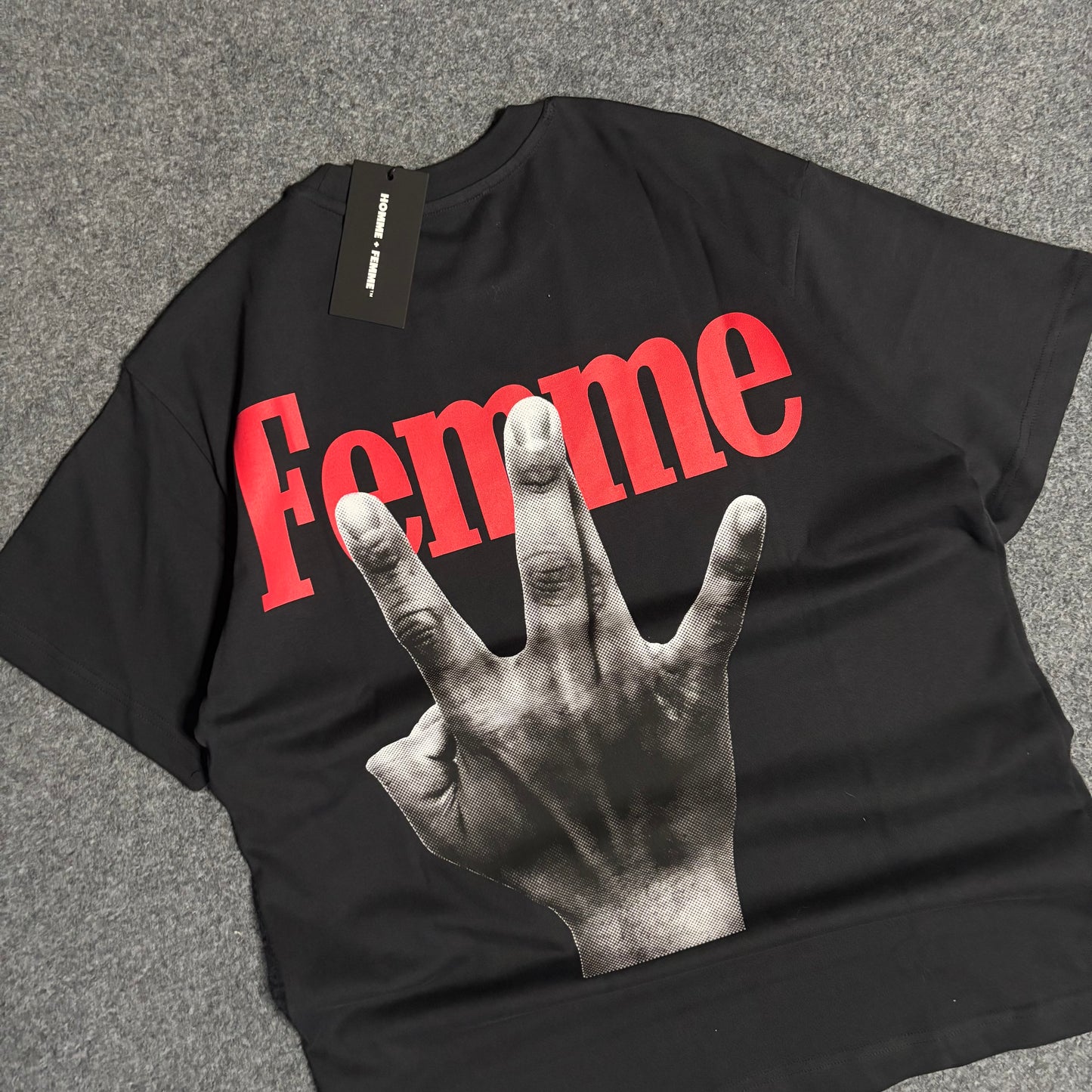 Homme Femme twisted fingers tee black