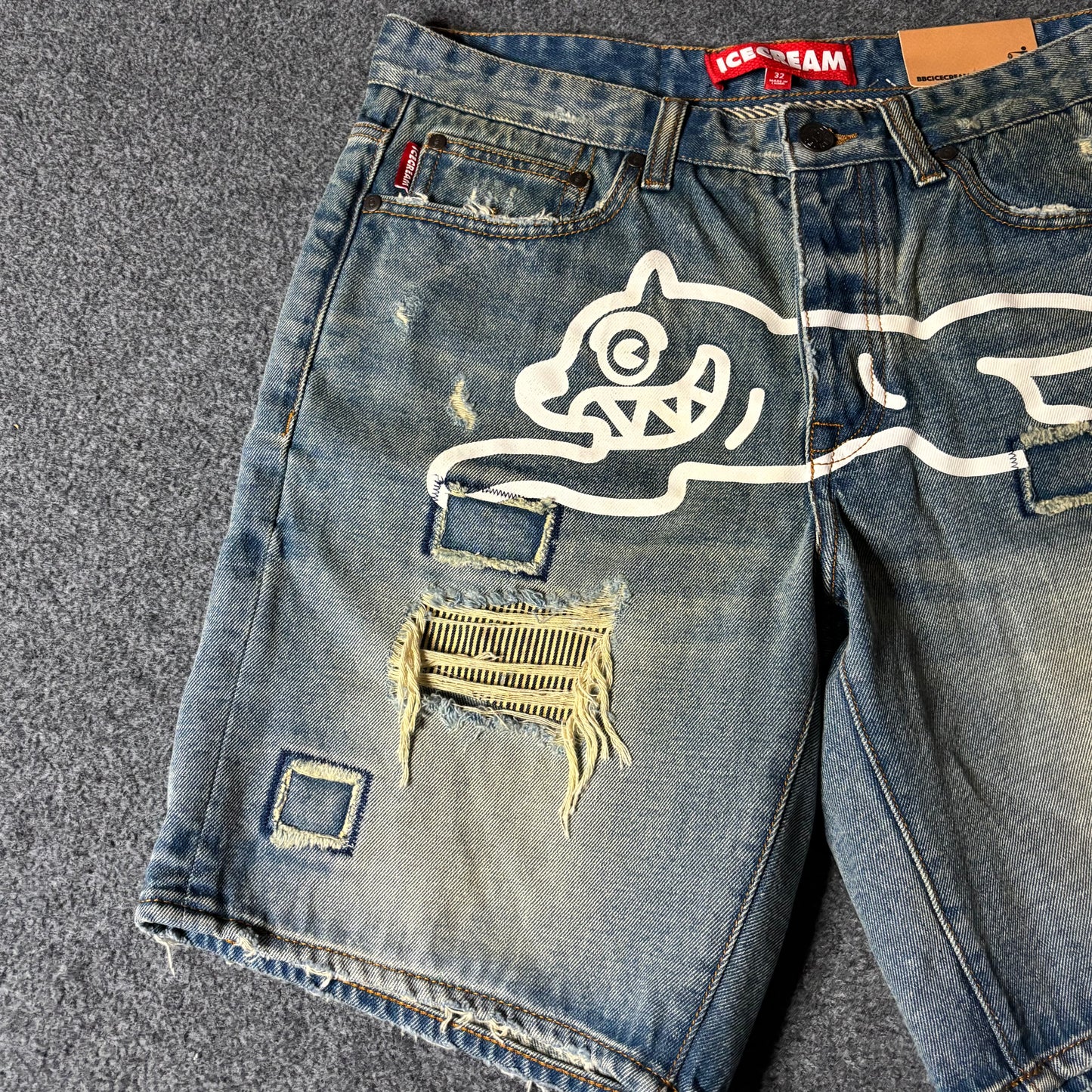 Ice Cream running dog strawberry fit straight leg denim short