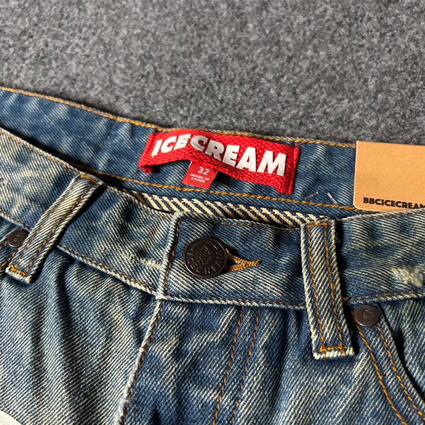 Ice Cream running dog strawberry fit straight leg denim short
