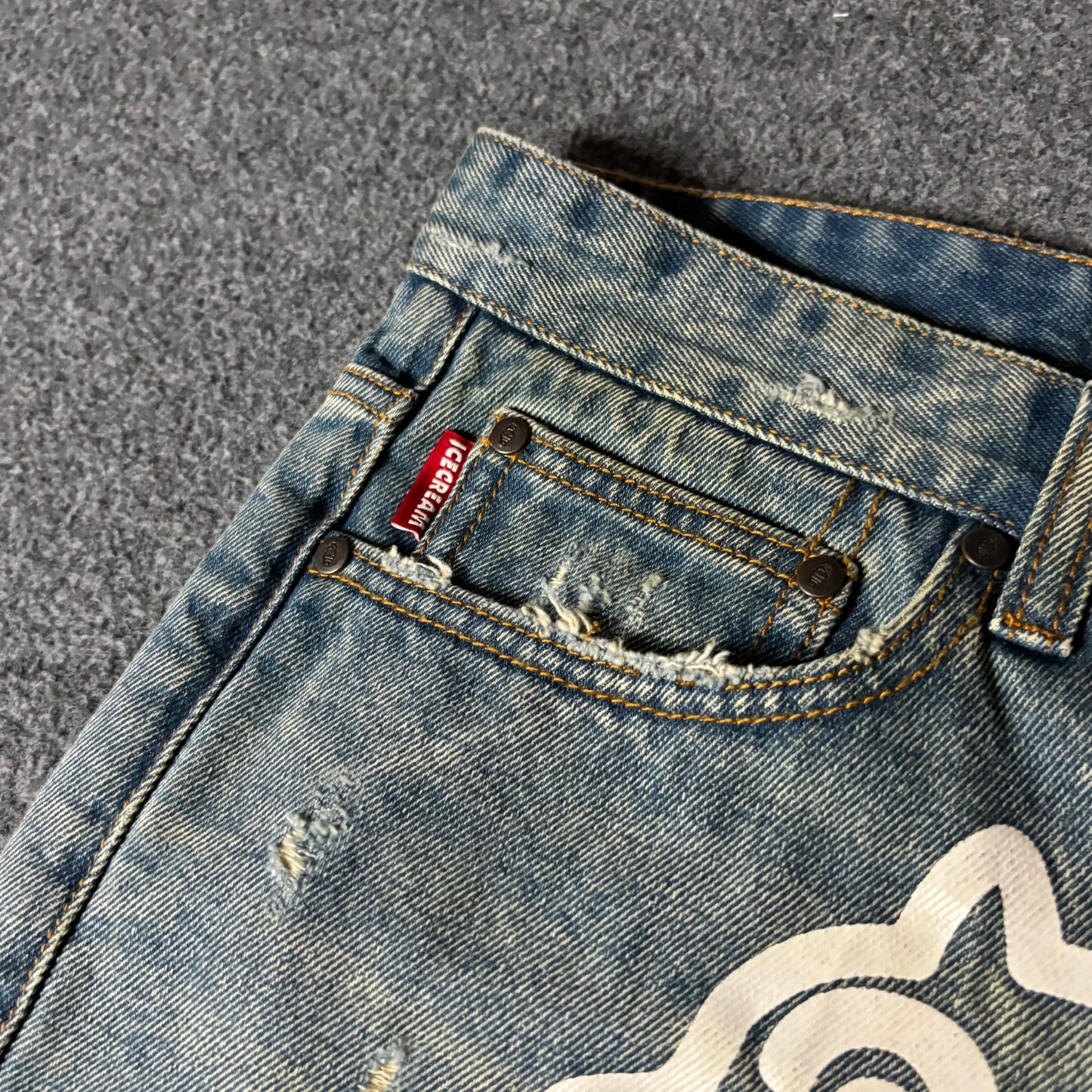 Ice Cream running dog strawberry fit straight leg denim short
