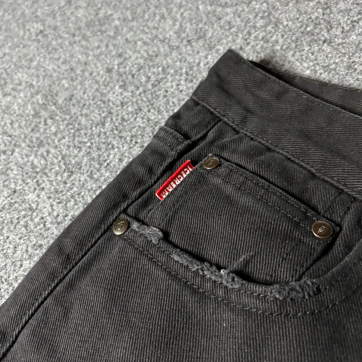 Ice Cream running dog strawberry fit straight leg black denim short
