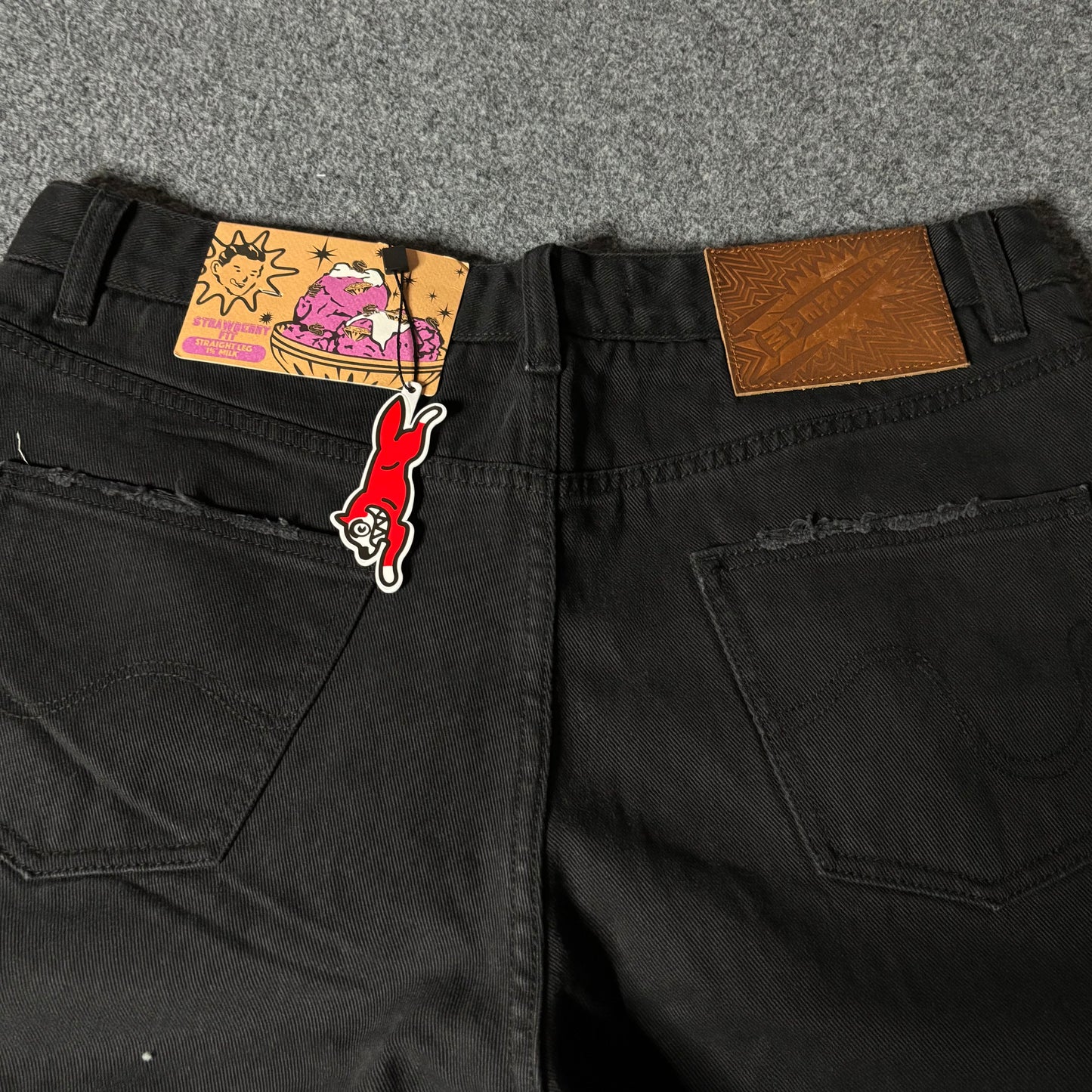 Ice Cream running dog strawberry fit straight leg black denim short