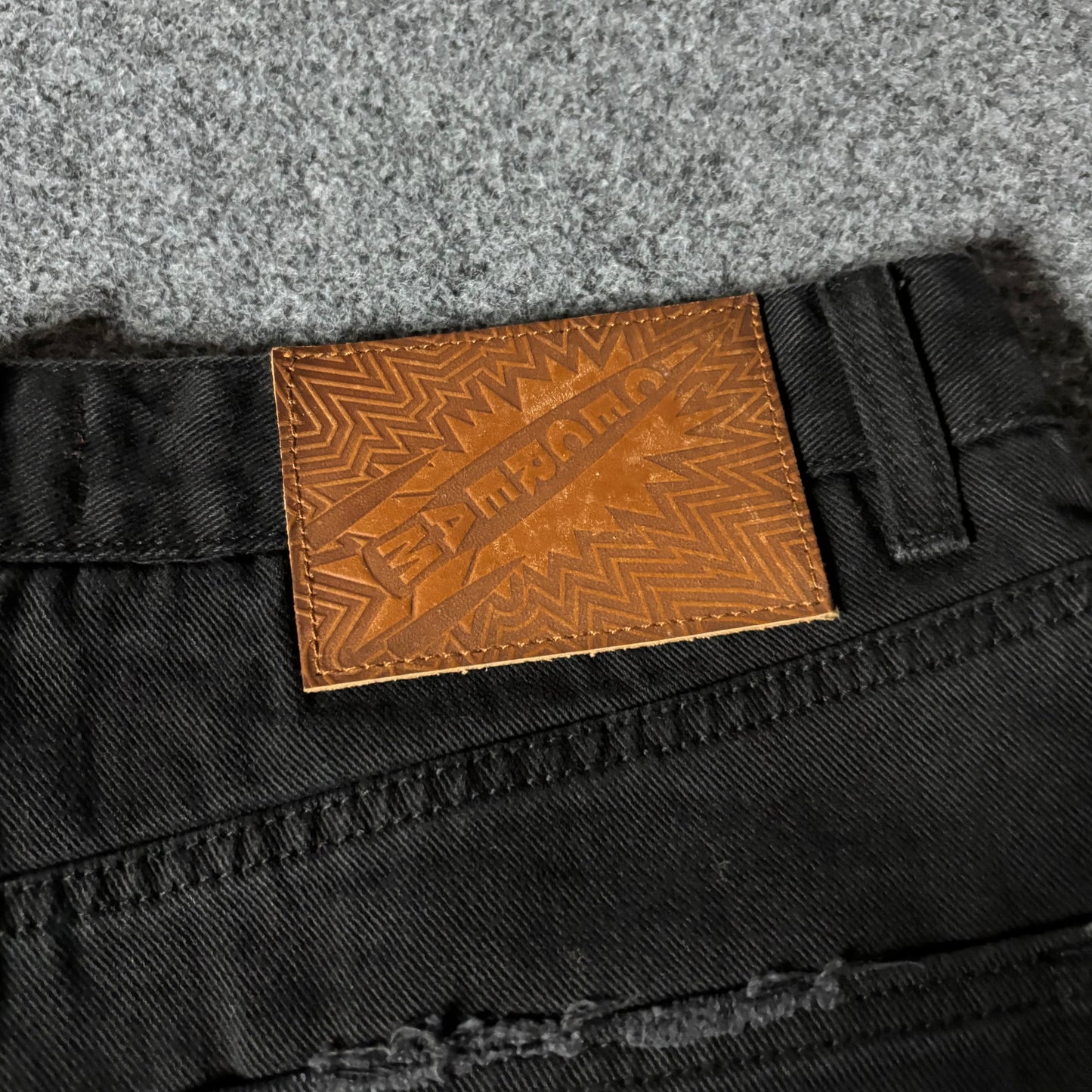 Ice Cream running dog strawberry fit straight leg black denim short