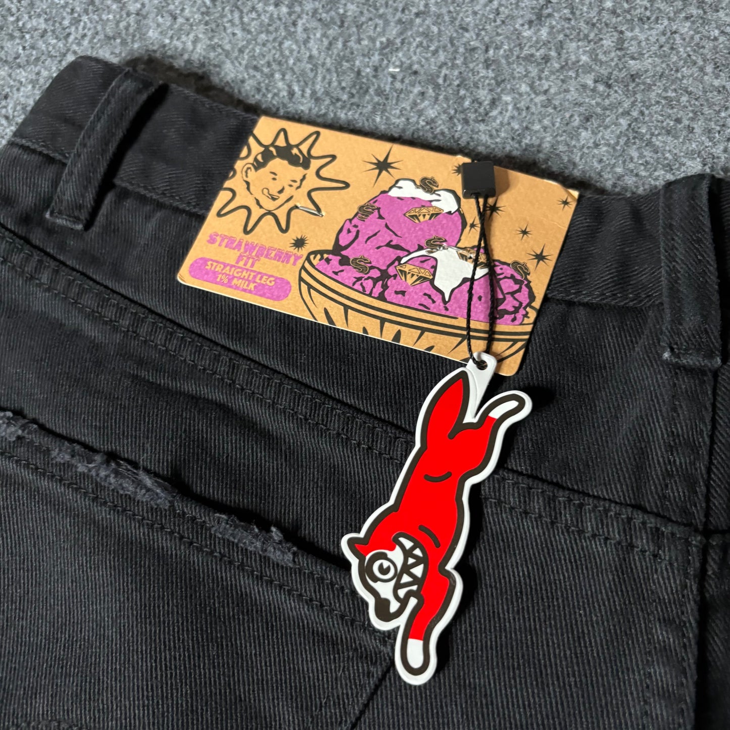 Ice Cream running dog strawberry fit straight leg black denim short